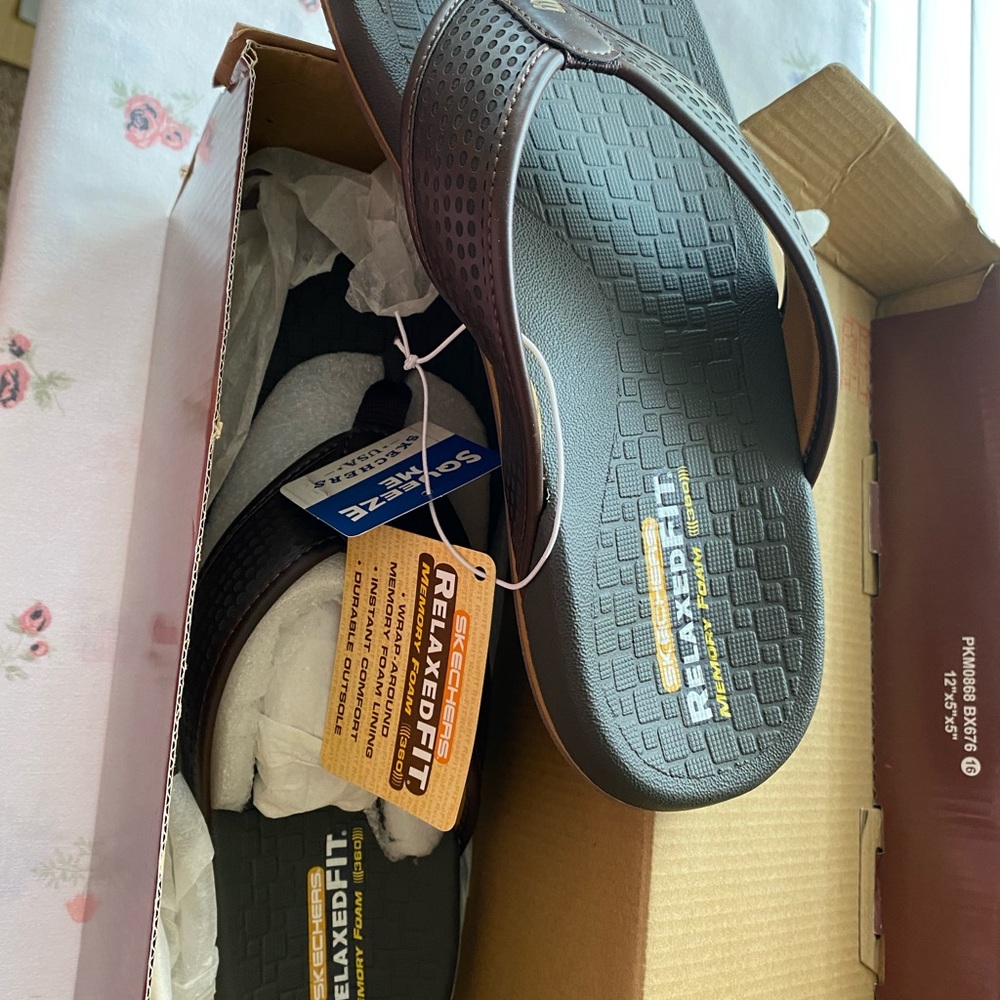 Skechers Men’s Relaxed Fit Slippers - Picture 4 of 5
